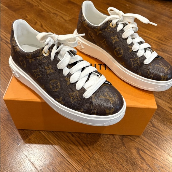 Louis Vuitton Shoes - Louis Vuitton Brown Monogram Low-Top Sneakers with White Accents